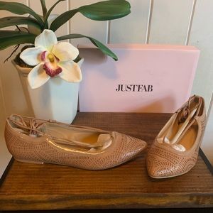 Women’s strappy flats